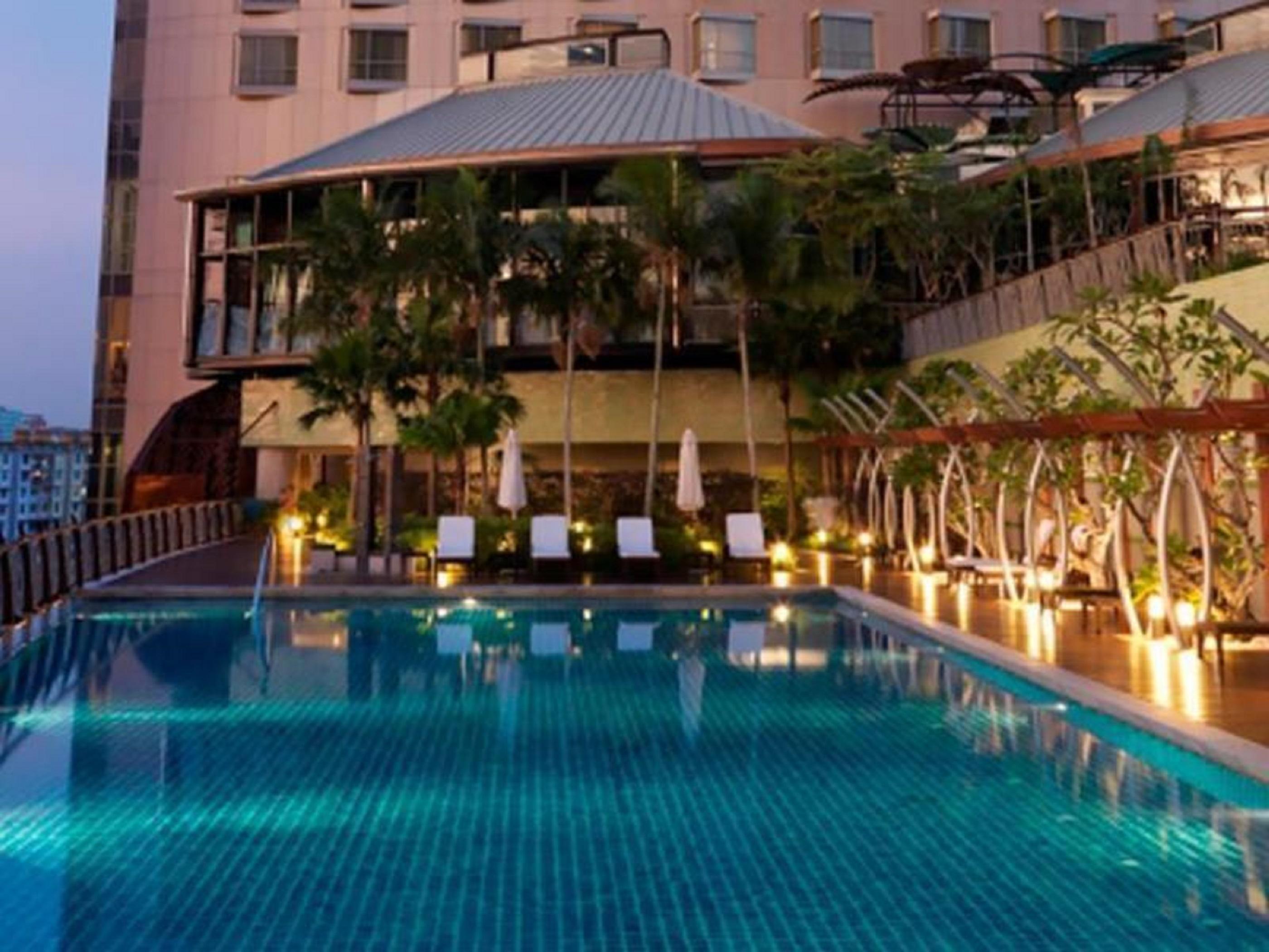 St Giles Gardens Hotel Kuala Lumpur Exterior foto The swimming pool at the hotel